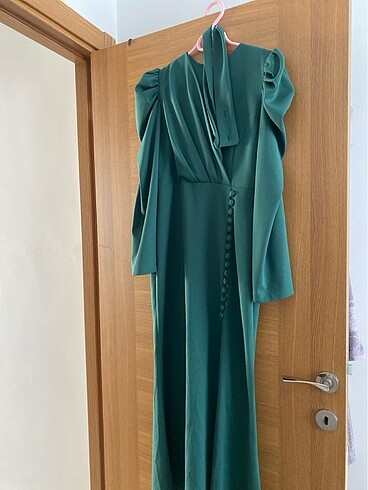 Zümrüt yeşili elbise