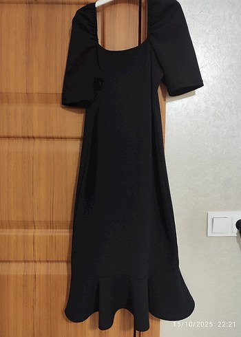 Siyah Kısa Kollu Fırfırlı Midi Triko Elbise - Görsel 5