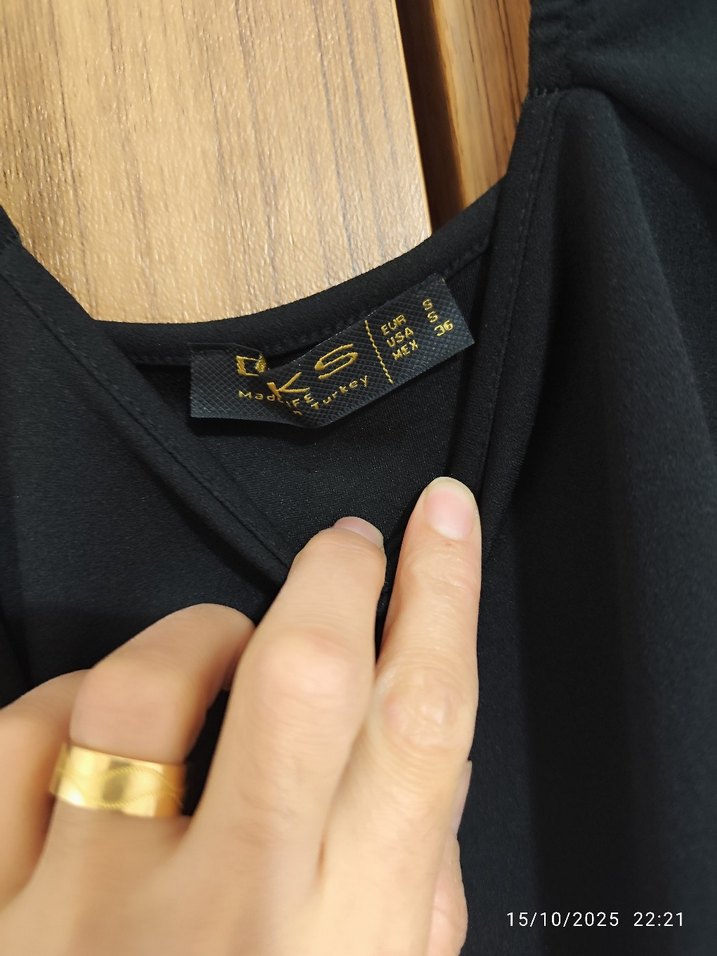 Siyah Kısa Kollu Fırfırlı Midi Triko Elbise - Görsel 4