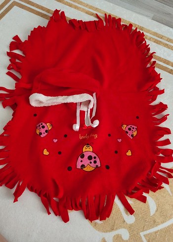 Kız Çocuk Kapüşonlu Kırmızı Püsküllü Panço - Görsel 3