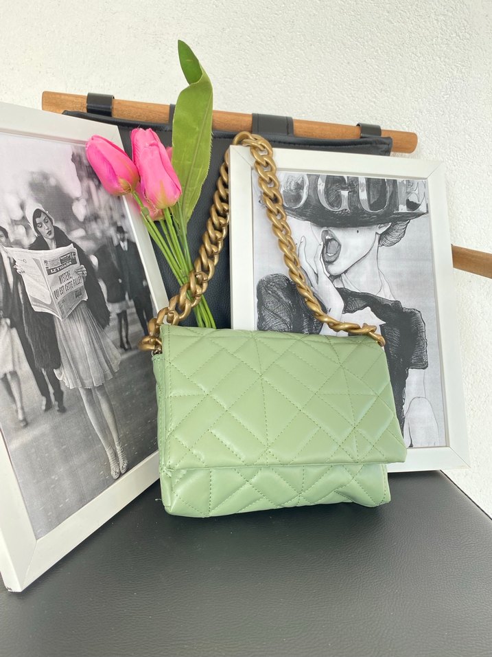 Zincir Detaylı Pastel Yeşil Deri Çanta - Görsel 4