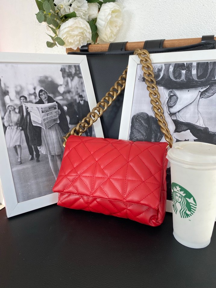 Zincir Detaylı Kırmızı Deri Kadın Çanta - Görsel 2