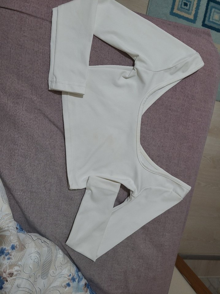 Uzun Kollu Beyaz U Yaka Kadın Bluz - Görsel 3