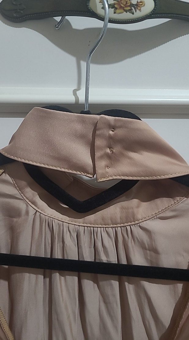 Bej Pilili Yaka Detaylı Uzun Kollu Kadın Bluz - Görsel 4