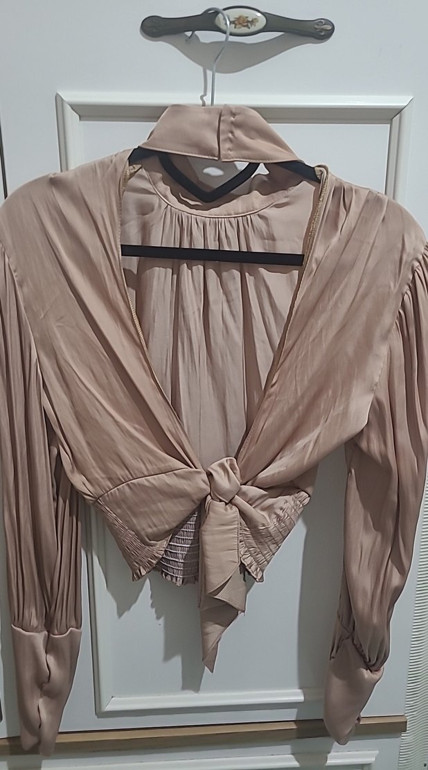 Bej Pilili Yaka Detaylı Uzun Kollu Kadın Bluz - Görsel 2