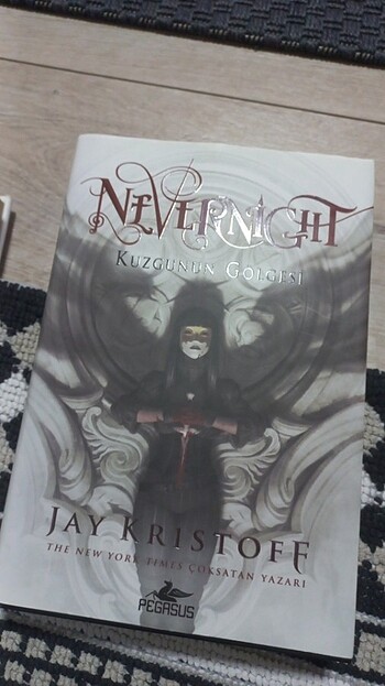 Nevernight Kuzgunun Gölgesi