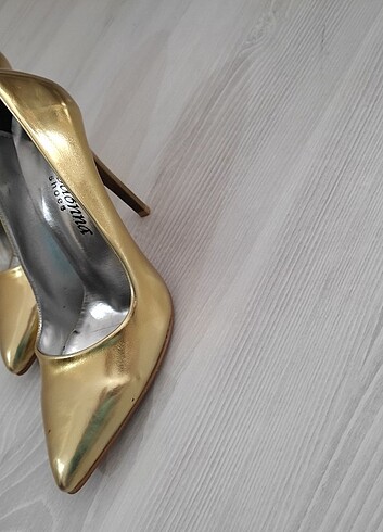 Diğer Gold Stiletto 