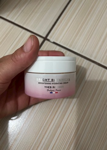 Yves Rocher Aydınlatıcı Nemlendirici Krem