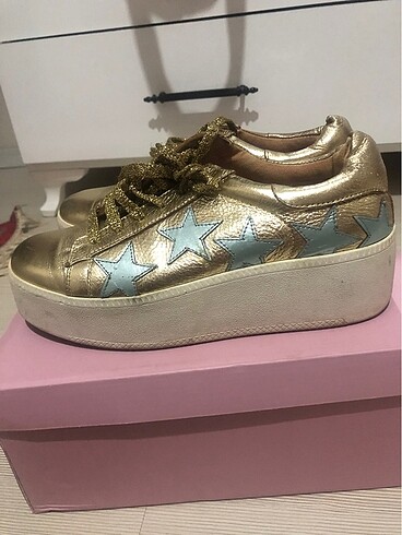 Sneakers ayakkabı
