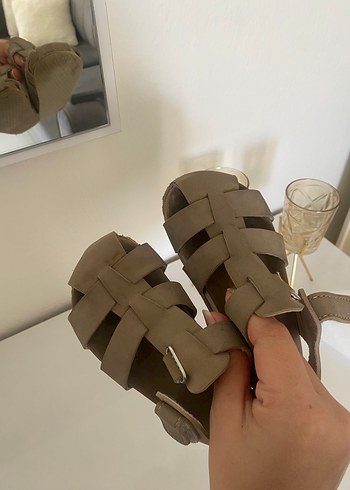 25 Beden kahverengi Renk Bej Süet Tokalı Erkek Çocuk Sandalet