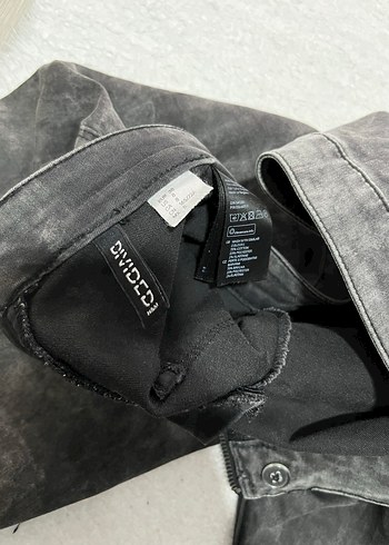 Fermuari ve cepleri arkada tarz bi jean - Görsel 4