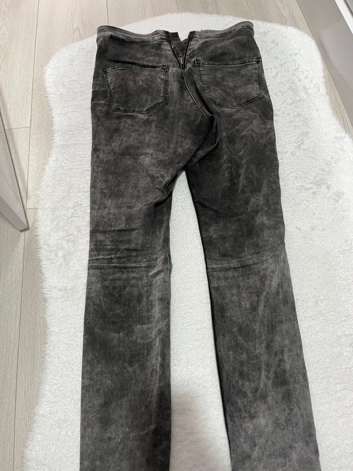 Fermuari ve cepleri arkada tarz bi jean - Görsel 2