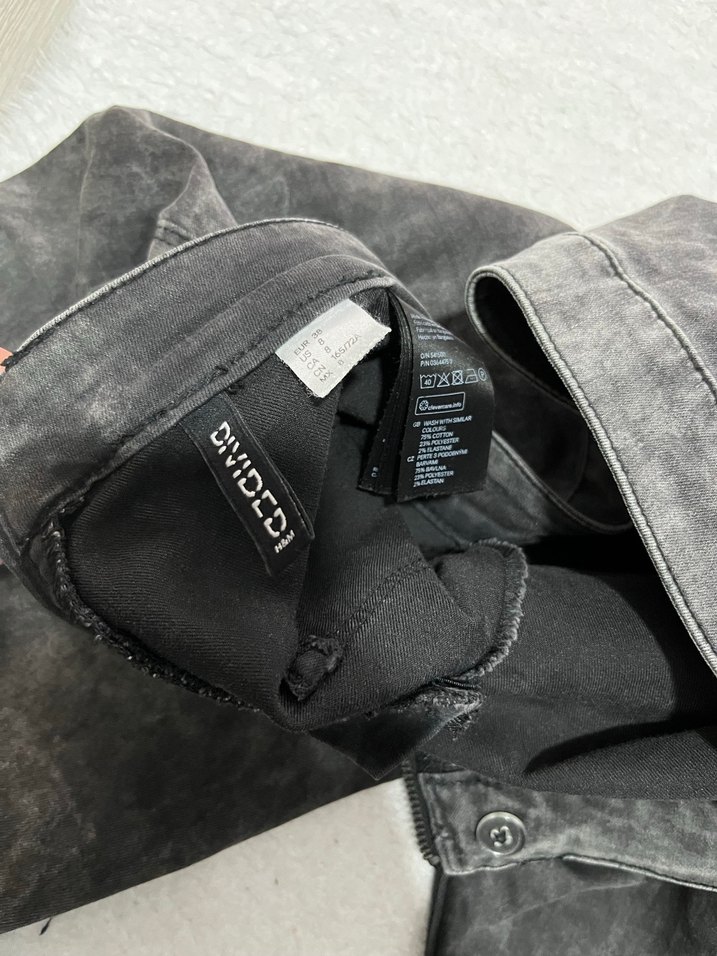 Fermuari ve cepleri arkada tarz bi jean - Görsel 4