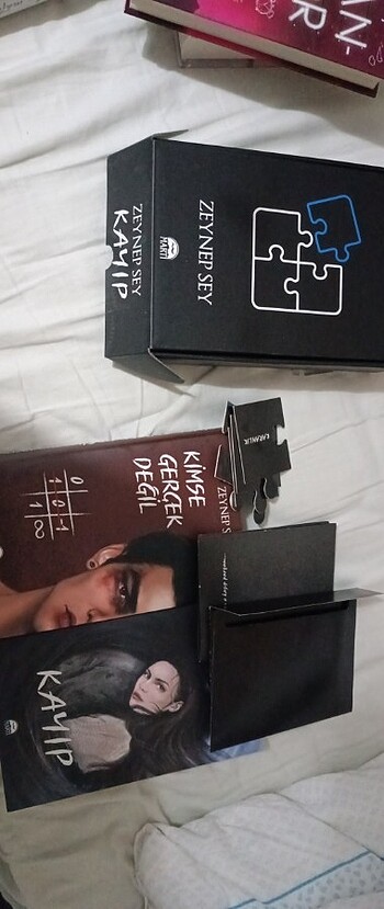 Zeynep sey kimse gerçek değil ve kayıp iki kitap 