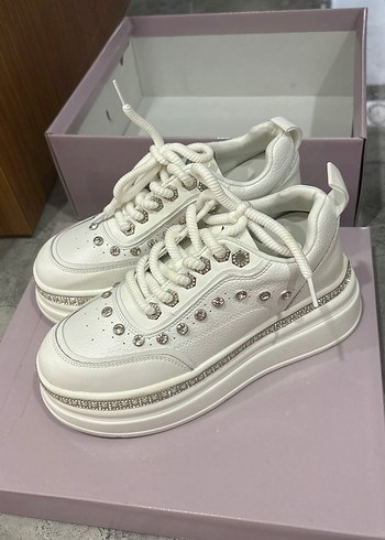 37 Beden Beyaz Taş İşlemeli Platform Kadın Spor Ayakkabı