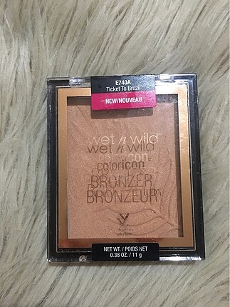 Bronzer, yüzük, saat rezerve