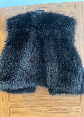 Siyah Kürklü Kadın Yelek - Görsel 3