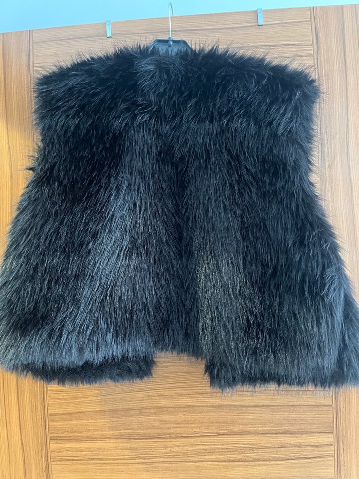 Siyah Kürklü Kadın Yelek - Görsel 3