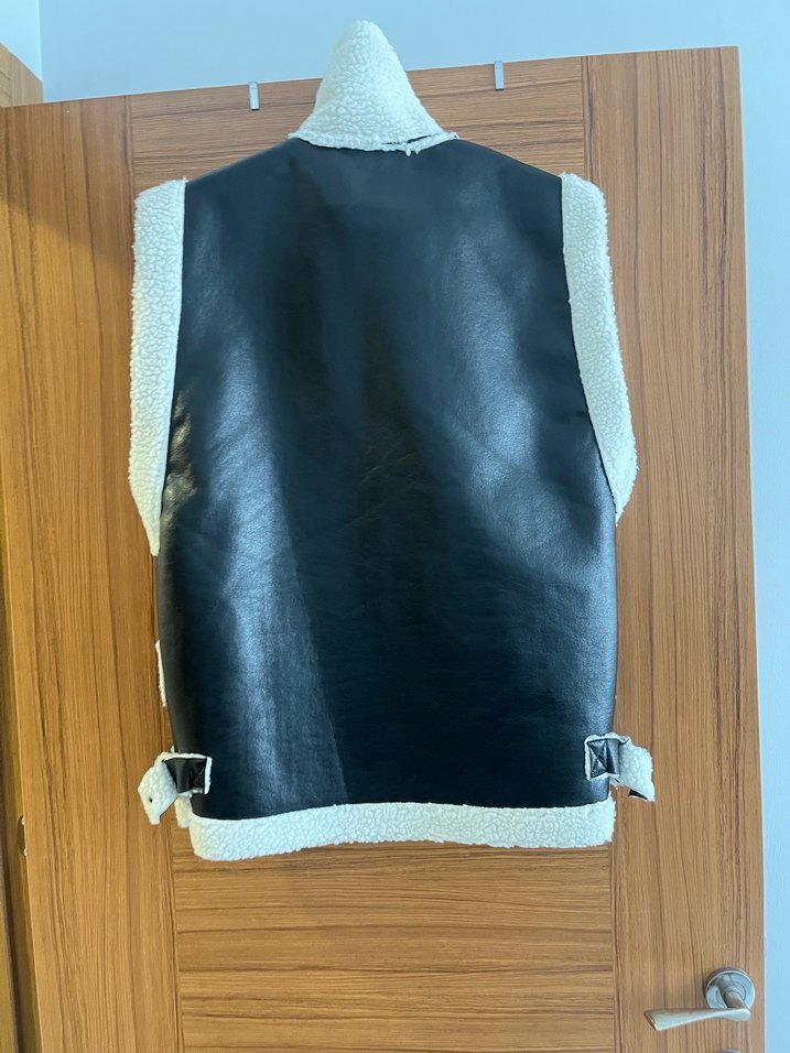 Siyah Beyaz Kürklü Deri Kadın Yelek - Görsel 3