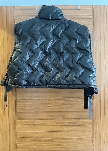 Düğmeli Siyah Kadın Mini şişme 
Yelek - Görsel 2