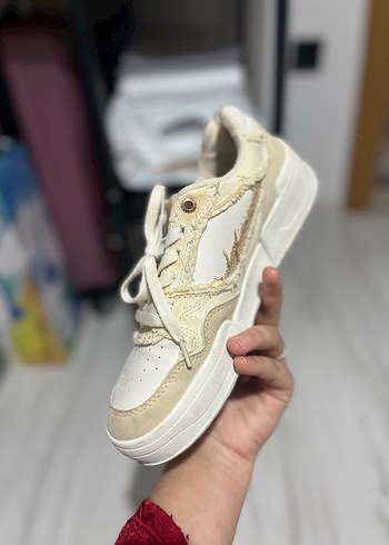 1 kez giyildi Kadın Beyaz Bağcıklı Dolgu Spor Ayakkabı - Görsel 4