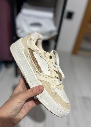 1 kez giyildi Kadın Beyaz Bağcıklı Dolgu Spor Ayakkabı - Görsel 2