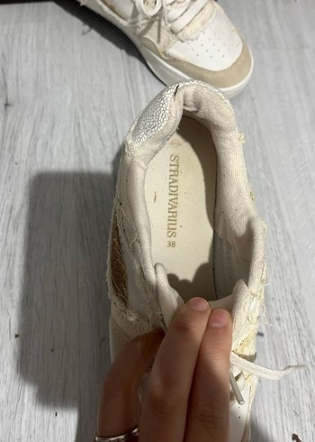 1 kez giyildi Kadın Beyaz Bağcıklı Dolgu Spor Ayakkabı - Görsel 3