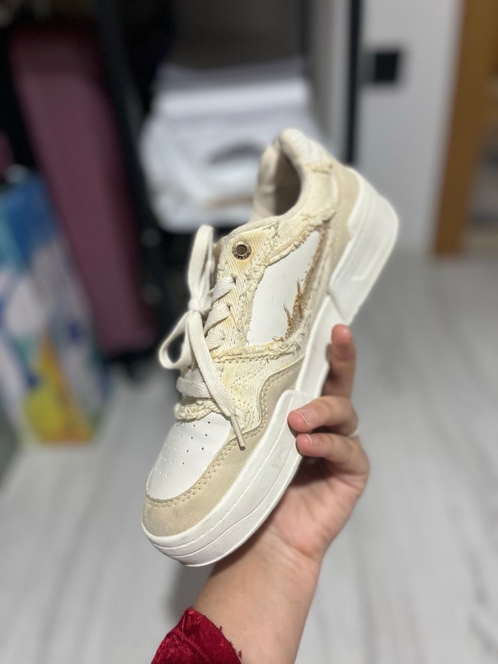 1 kez giyildi Kadın Beyaz Bağcıklı Dolgu Spor Ayakkabı - Görsel 4