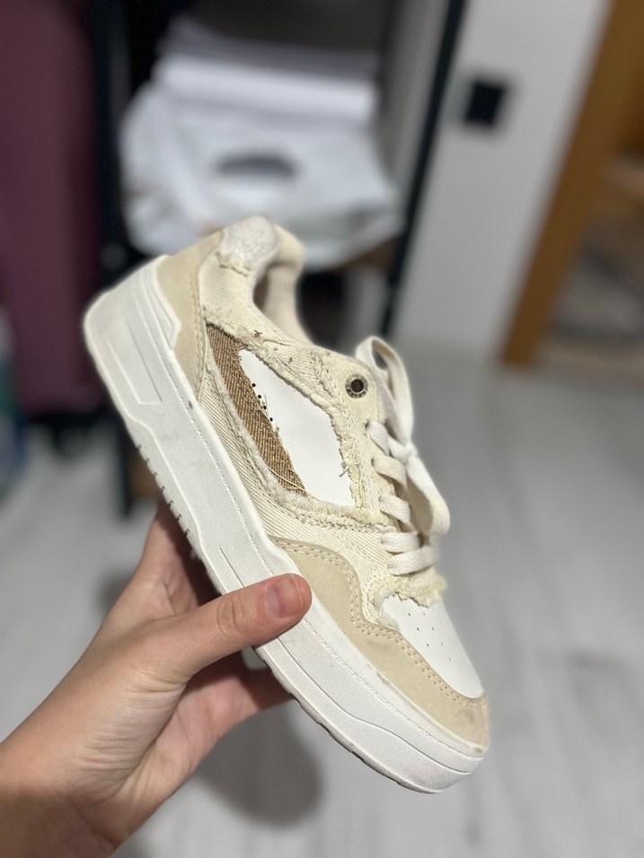 1 kez giyildi Kadın Beyaz Bağcıklı Dolgu Spor Ayakkabı - Görsel 2