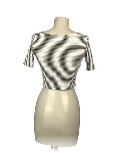 s Beden H&M T-shirt %70 İndirimli.