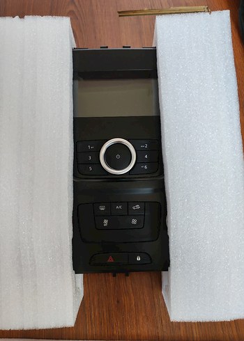 Siyah Araç Müzik Sistemi Kontrol Paneli - Görsel 2