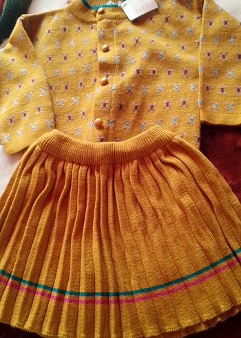 Sarı Nakışlı Triko Kız Hırka ve Etek Takımı - Görsel 2