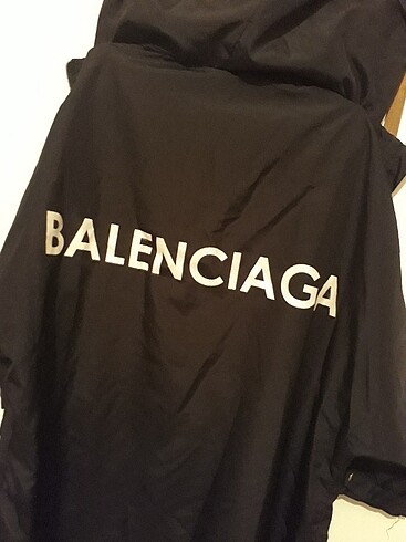 Balenciaga yağmurluk 