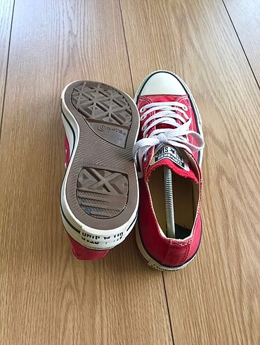 37 Beden kırmızı Renk Converse kırmızı
