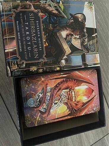 Tarot kartları ve rehber kitabı
