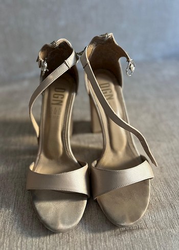 Bej Saten Tokalı İnce Topuklu Kadın Ayakkabı - Görsel 4