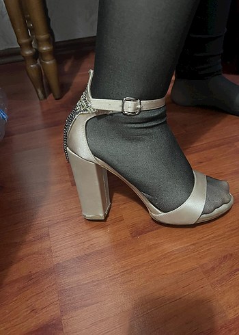 Bej Saten Tokalı İnce Topuklu Kadın Ayakkabı - Görsel 11