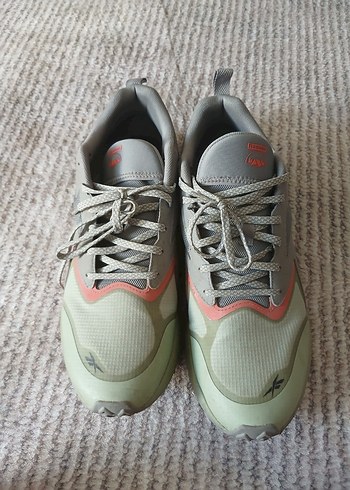 Reebok Pastel Yesil Ve Gri Bagcikli Spor Ayakkabi