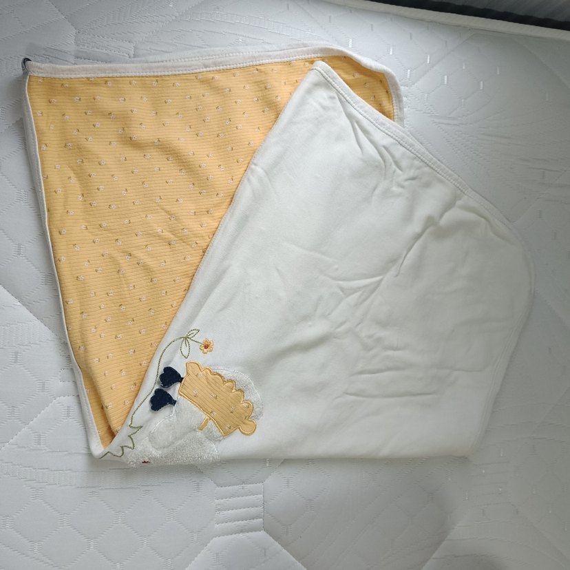 Nakışlı Beyaz Pamuk Bebek Battaniyesi - Görsel 2