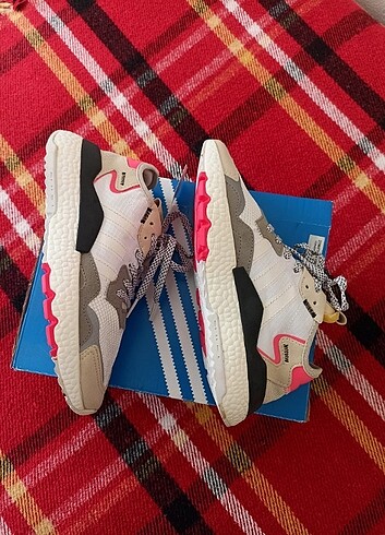 36 Beden beyaz Renk Adidas kadın ayakkabı