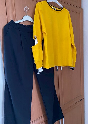 Sarı Üst ve Siyah Rahat Kadın pantolon kazak - Görsel 5