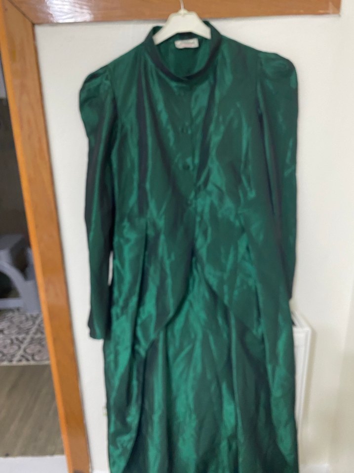 Uzun Drapeli Koyu Yeşil Kadın Elbise - Görsel 3