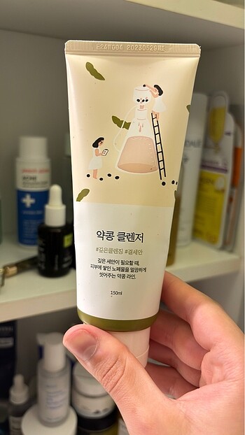 Round lab soybean cleanser