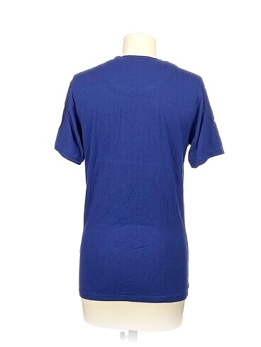 m Beden PreLoved T-shirt %70 İndirimli.