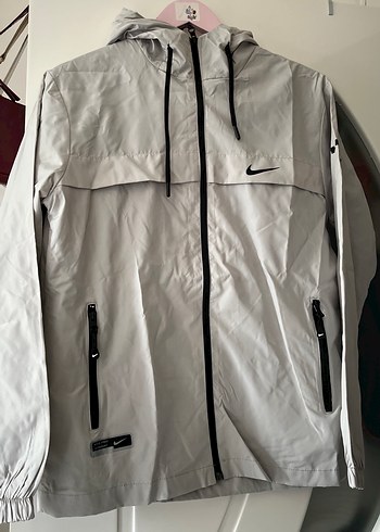 Nike Gri Kapusonlu Yagmurlu