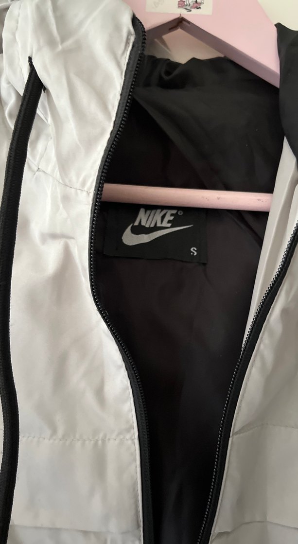 Nike Gri Kapüşonlu yağmurlu — görsel 2/3