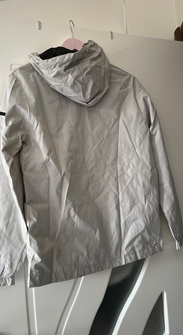 Nike Gri Kapüşonlu yağmurlu — görsel 3/3