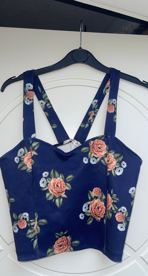 Çiçek Desenli Kısa Askılı Crop Top - Görsel 2