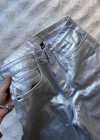 Gri Parlak Midi Denim Şort - Görsel 3