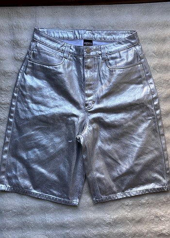 Gri Parlak Midi Denim Şort - Görsel 4